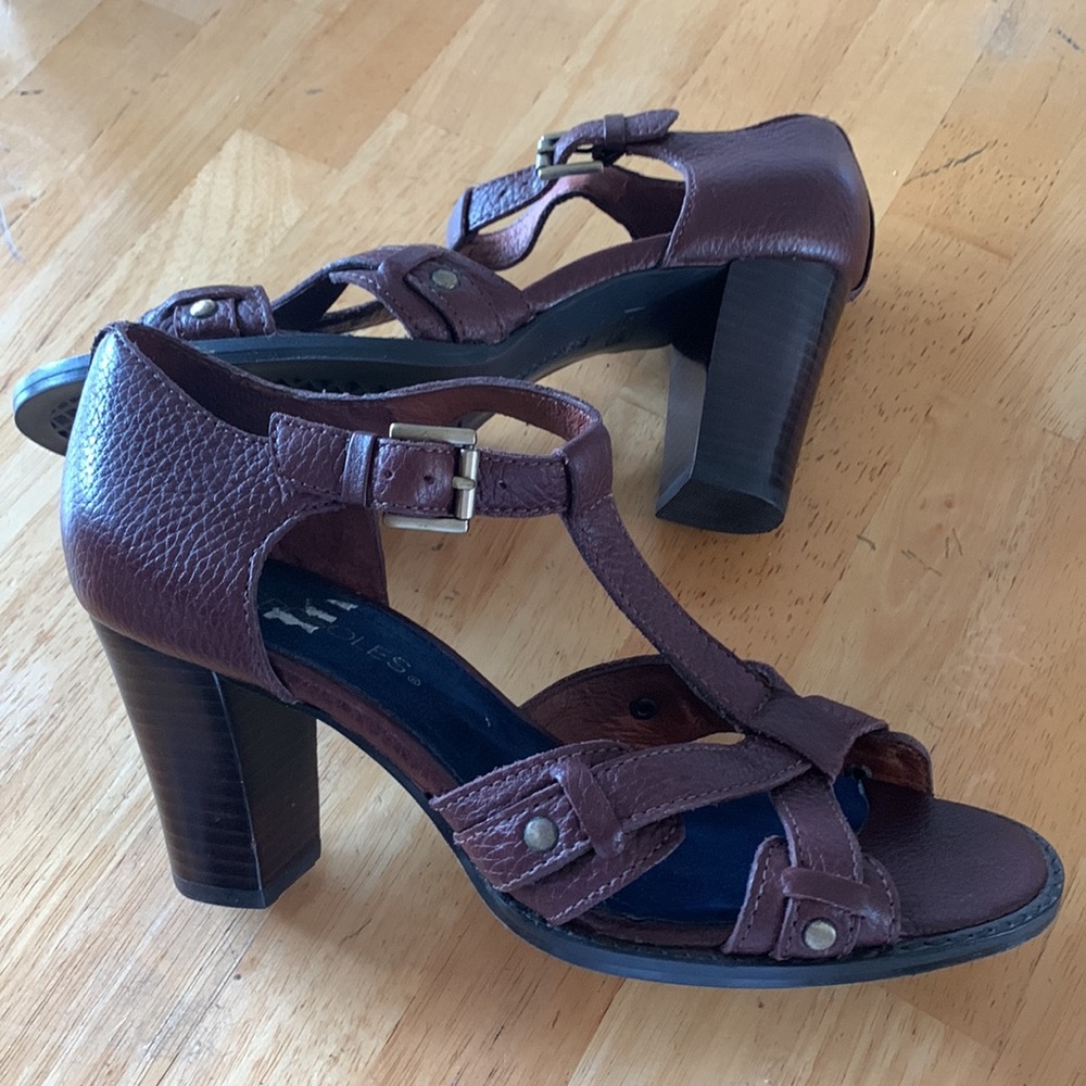 Aerosols Jaywalkers brown leather uppers in size7 M NWOT